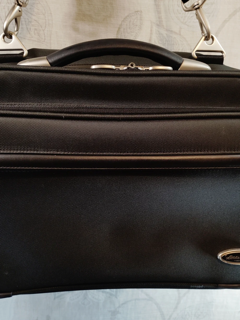 Eddie Bauer Dk Grey&Black Travel/Messenger/Laptop Bag W/Shoulder Strap